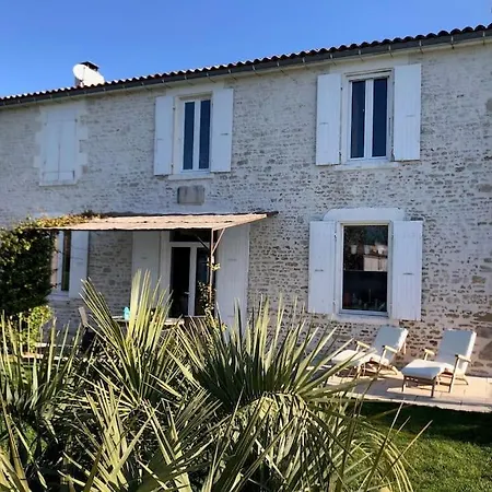 Maison Charentaise Avec Grande Piscine Saint-Vivien (Charente-Maritime)