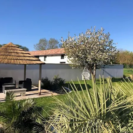 Maison Charentaise Avec Grande Piscine Villa