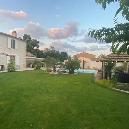 Maison Charentaise Avec Grande Piscine * Saint-Vivien (Charente-Maritime)