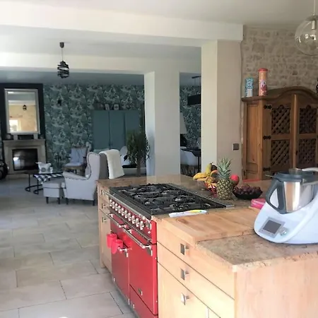 Maison Charentaise Avec Grande Piscine